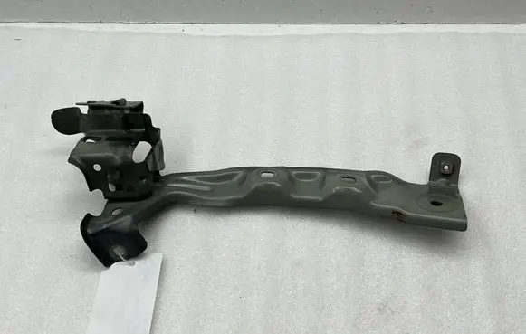 BMW 1 F40 Fender mounting bracket 7450378