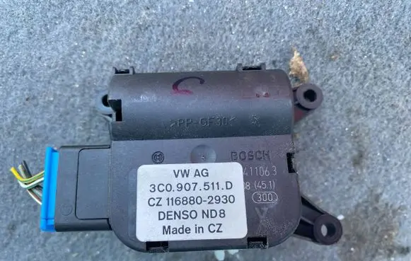 Volkswagen Golf Cross Air flap motor/actuator 3C0907511D