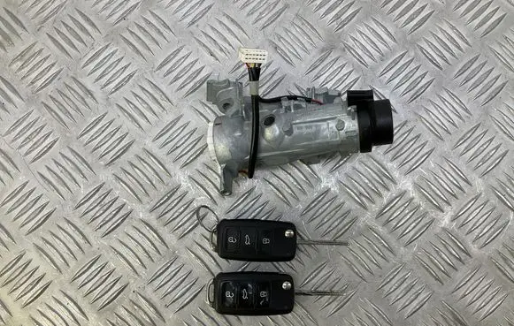 Volkswagen Jetta VI Ignition lock 1K0905851 5K0905865 5K0837202AD