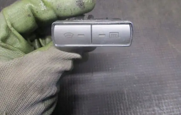 Ford S-MAX Windscreen/window heater switch 