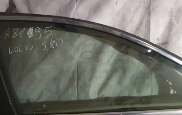 Volvo S80 Front door window glass four-door