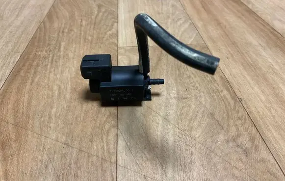BMW 5 E39 Turbo solenoid valve 72234100 02T151 1742712