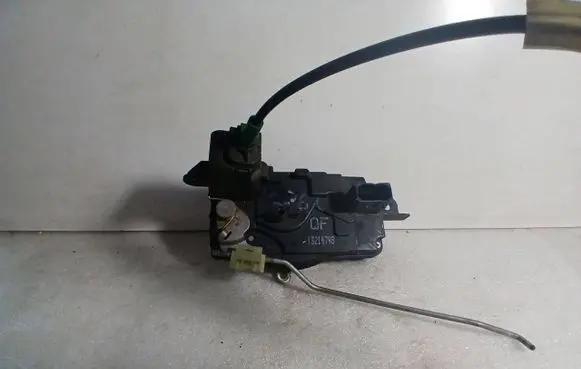 Opel Astra H Front door lock 13210748