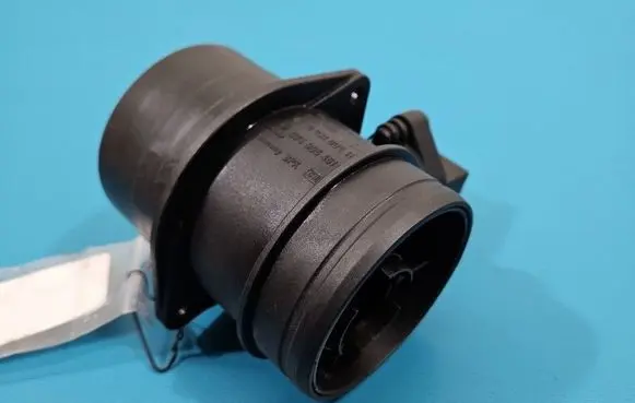 Volkswagen PASSAT B5.5 Mass air flow meter 0281002461 IMPRK1535873
