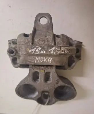 Opel Mokka Engine mount bracket