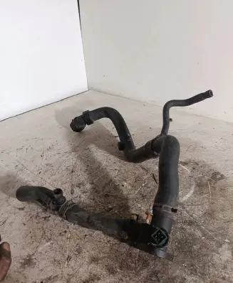 Audi A4 S4 B5 8D Engine coolant pipe/hose