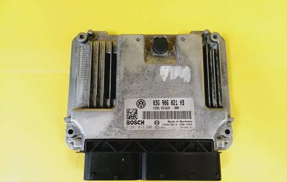 Volkswagen Golf V Engine control unit/module 03G906021HB 0281013606