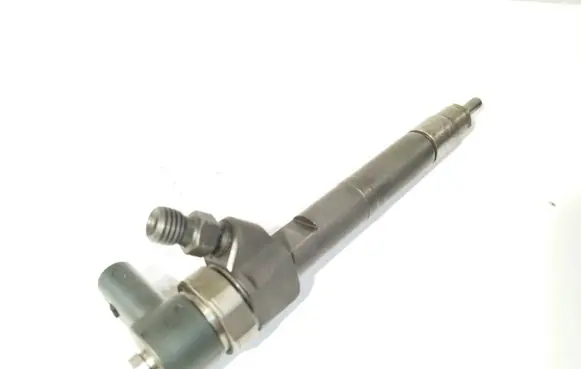Mercedes-Benz C W203 Fuel injector 0445110024 A6110700687