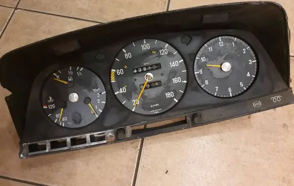 Mercedes-Benz E W124 Speedometer (instrument cluster) 87001123