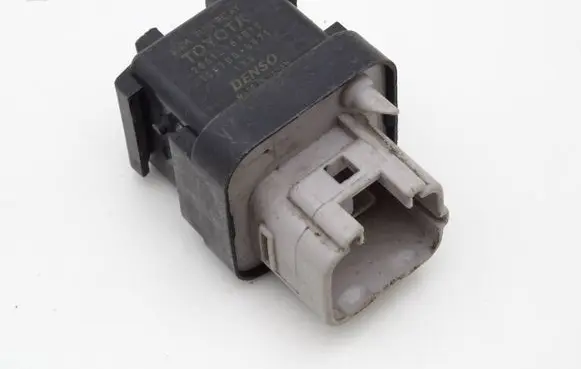 Toyota Avensis T250 Glow plug pre-heat relay 28610-67010 2861067010