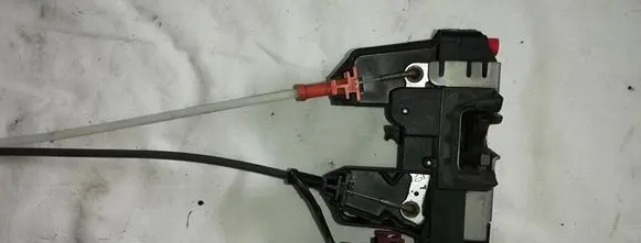 Opel Zafira A Rear door lock 24414134