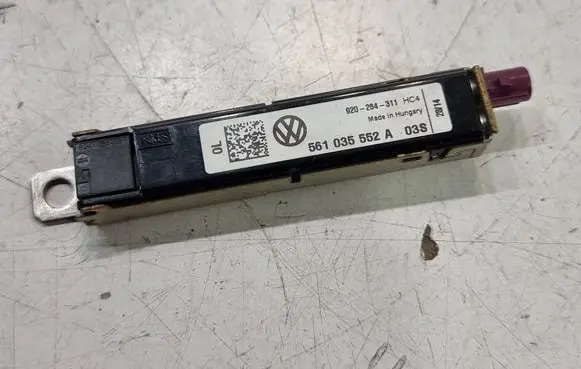Volkswagen PASSAT B7 Aerial antenna amplifier 561035552A