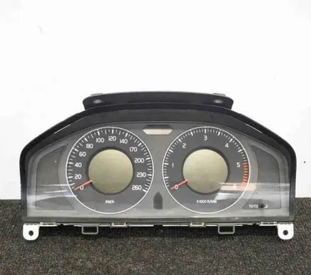 Volvo V70 Speedometer (instrument cluster) 0133334