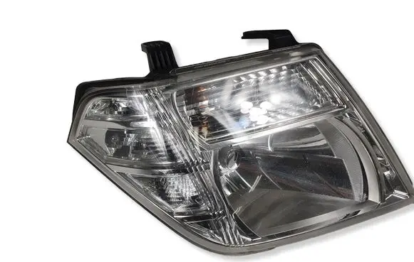 Nissan Navara D40 Headlight/headlamp 260105X00B