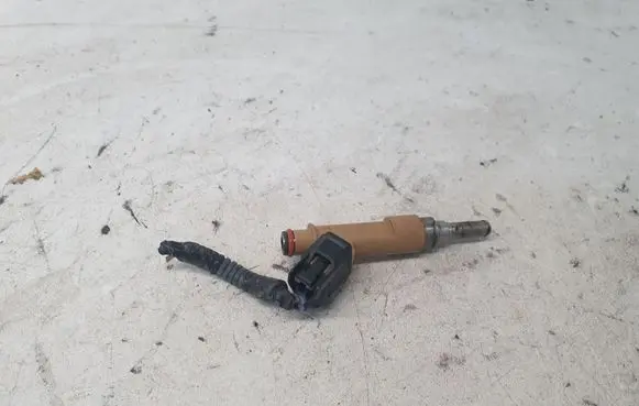 Toyota Auris E180 Fuel injector 232500T030