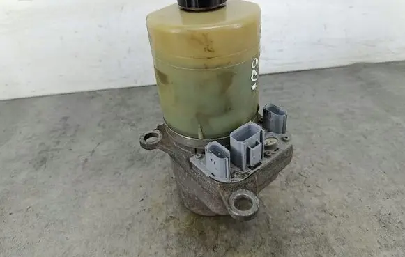 Ford Focus Power steering pump 4M513K514CA