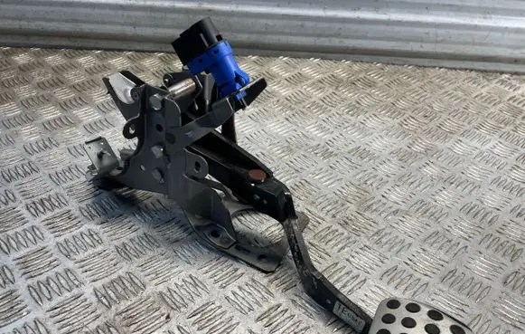 Mazda 6 Brake pedal 