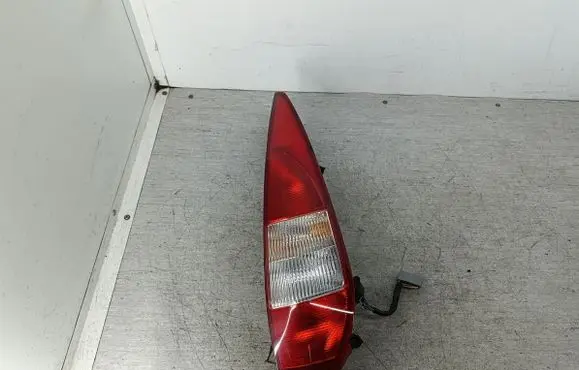 Ford Mondeo Mk III Rear/tail lights 1S7113404C