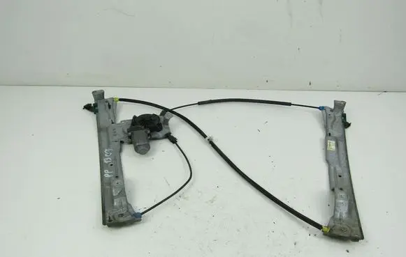 Renault Clio III Front door window regulator with motor 