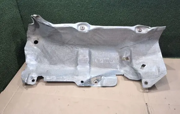 Renault Trafic III (X82) Exhaust heat shield 747613580R