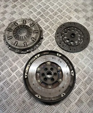Volkswagen PASSAT B5.5 Clutch set kit 058105266H