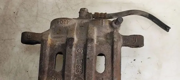 Mitsubishi Outlander Front brake caliper