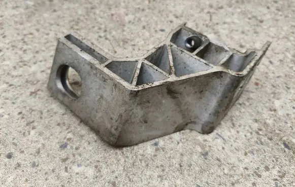 Mercedes-Benz C W205 Radiator mount bracket 