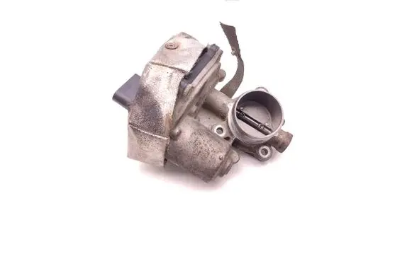 Volkswagen Golf VII Electric throttle body valve 04L131501C
