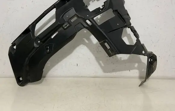 Audi Q7 4M Front bumper mounting bracket 4M0807095H