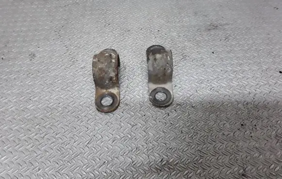 Mini One - Cooper R50 - 53 Sway bar bush bracket, front 