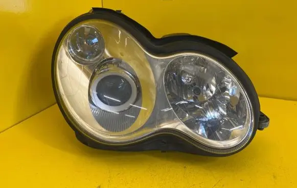 Mercedes-Benz C W203 Headlight/headlamp A2038203861