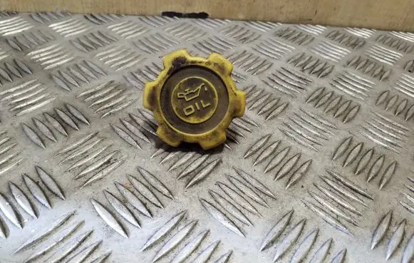 Subaru Legacy Oil filler cap 