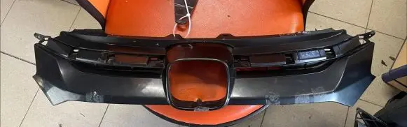 Honda CR-V Front bumper upper radiator grill 71120T1VE010M1