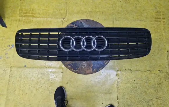Audi TT Mk1 Front grill 8N0853653