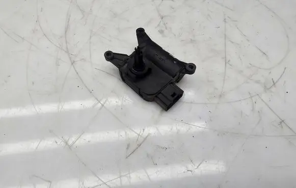 Mercedes-Benz Sprinter W906 Air flap motor/actuator 0132801373 D6581