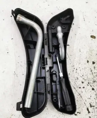 Audi A4 S4 B6 8E 8H Tool set 8E0012111