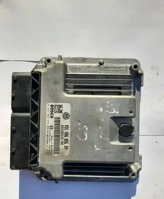 Volkswagen Golf V Engine control unit/module 03C906056DN 0261S02358