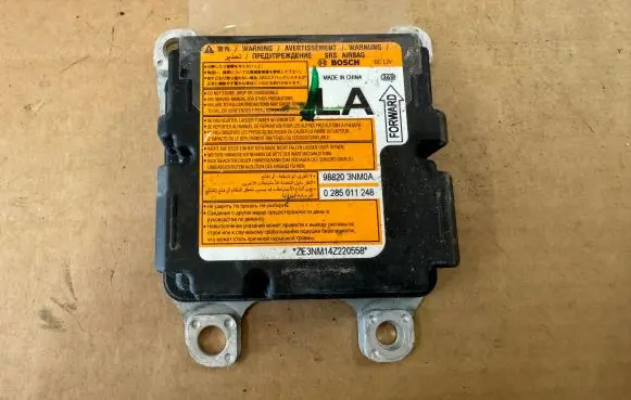 Nissan Leaf I (ZE0) Airbag control unit/module 988203NM0A 0285011248