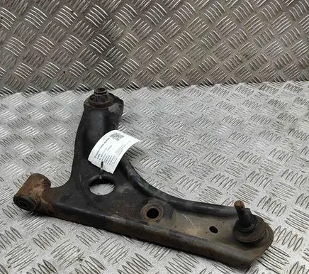 Peugeot 108 Front lower control arm/wishbone B000770280