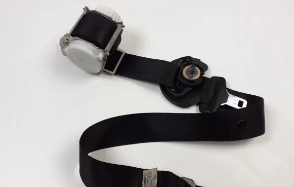 BMW X3 E83 Front seatbelt 34003071A E506E324694U176