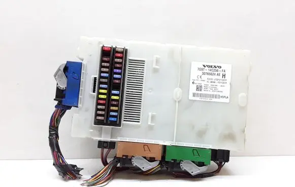 Volvo V70 Fuse module 7G9T14C245FA 30765624AE