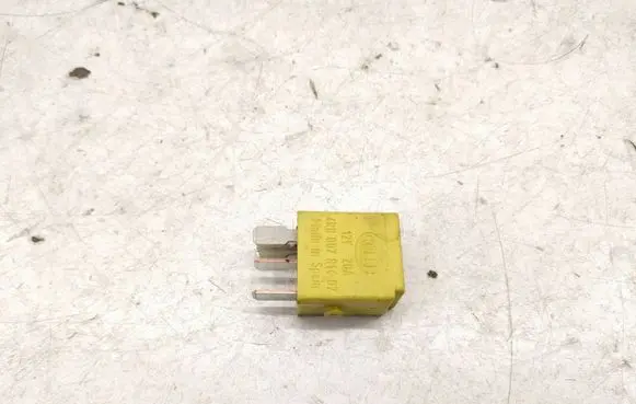 Mercedes-Benz C W203 Cruise control relay A0025421219 0025421219