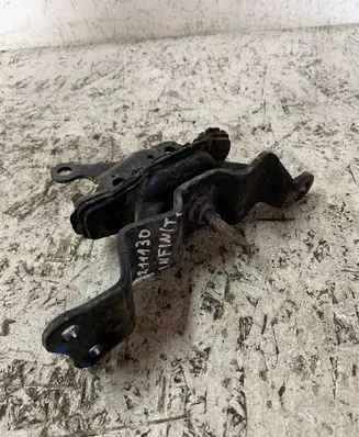 Infiniti QX60 L50 Engine mount bracket