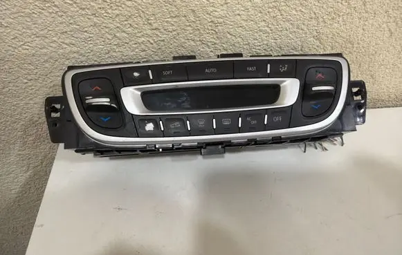 Renault Megane III Climate control unit 275100007R