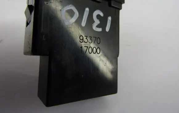Hyundai Matrix Headlight level height control switch 93370