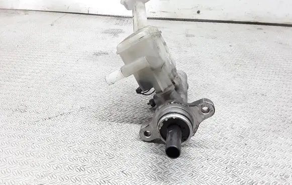 Nissan Primera Master brake cylinder