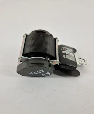 Volkswagen Touran II Rear seatbelt 6047883