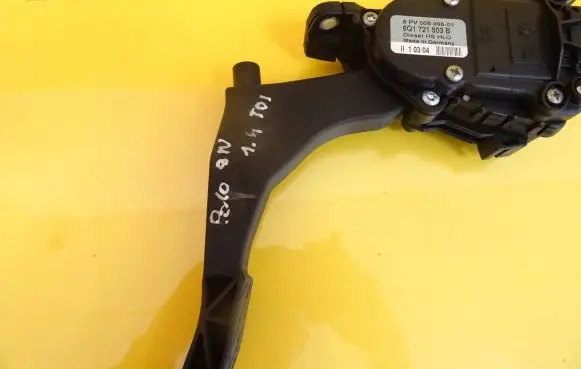 Volkswagen Polo IV 9N3 Accelerator throttle pedal 6Q1721503B