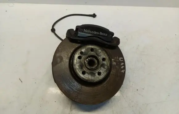 Mercedes-Benz V Class W447 Front wheel hub spindle knuckle