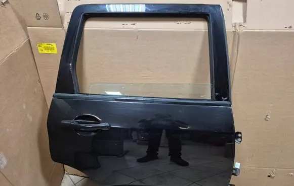 Mitsubishi Outlander Rear door